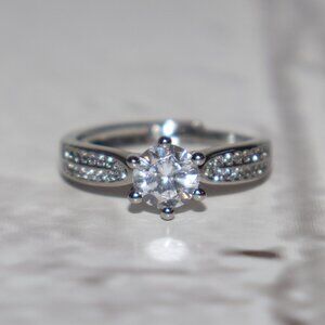 💎 Beautiful Silver Ring with Sparkling CZ Stones – Size 8.5 Dazzling Detail ·